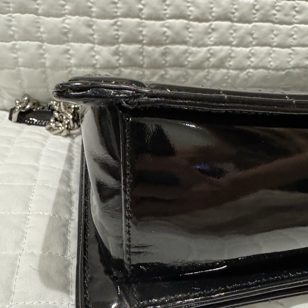 CHANEL black patent boy bag with silver hardware . - Picture 7 of 15